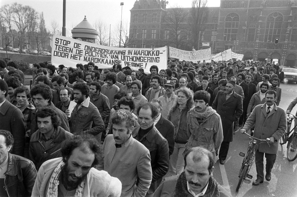 Demonstratie in Amsterdam in verband met de dag van de rassendiscriminatie naar , Bestanddeelnr 932-0538