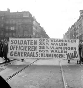 Demonstratie in Brussel. Borden met grieven, Bestanddeelnr 913-0861