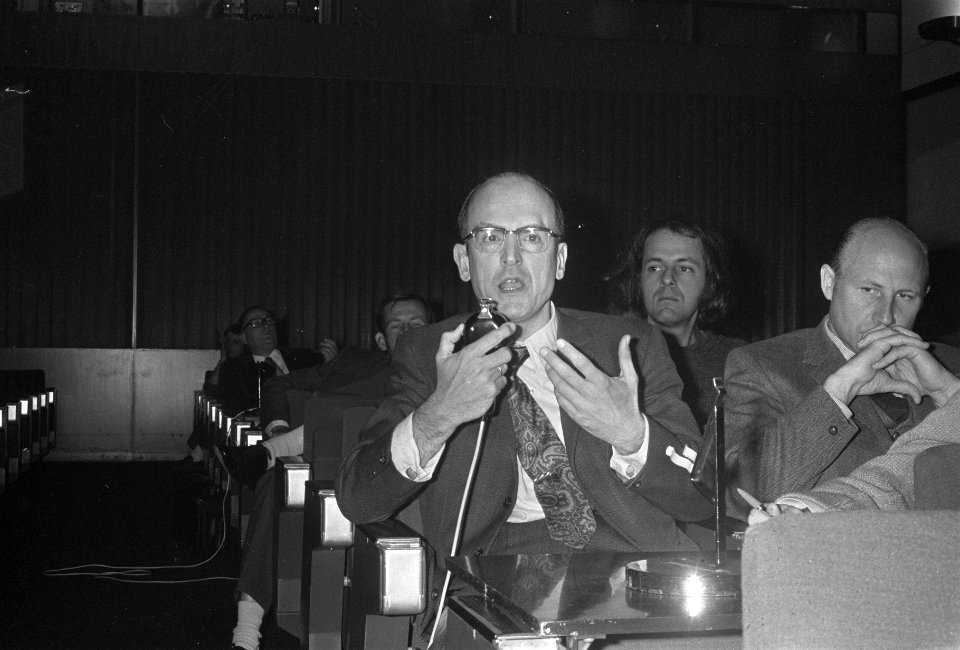 Democratiserings-congres in de RAI, W Drees jr, Bestanddeelnr 925-9655