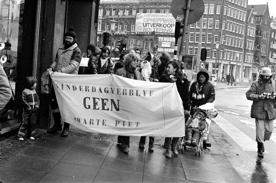 Demonstratie in Amsterdam tegen hogere ouderbijdrage voor kinderdagverblijven, d, Bestanddeelnr 931-1919