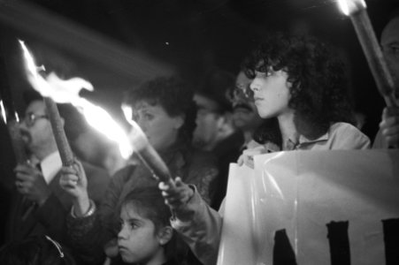 Demonstratie in Amsterdam OM tegen recente aanslagen me bommen in Frankrijk en, Bestanddeelnr 931-0610