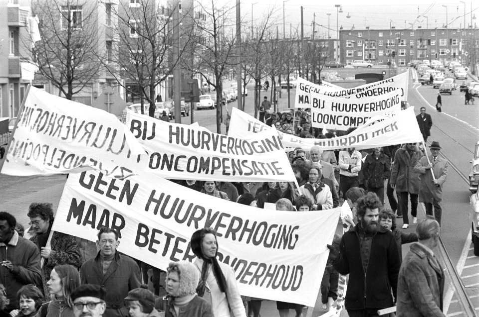Demonstratie in Amsterdam tegen woningbouwbeleid en huurharmonisatie demonstran, Bestanddeelnr 925-5269