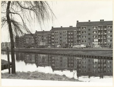 Delftlaan 275-323 in aanbouw, nabij de Orionweg, ziende naar het noordoosten. NL-HlmNHA 54004557