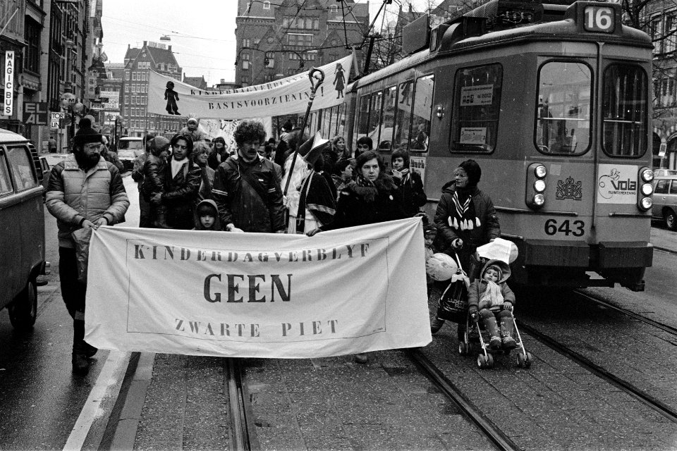 Demonstratie in Amsterdam tegen hogere ouderbijdrage voor kinderdagverblijven, d, Bestanddeelnr 931-1918