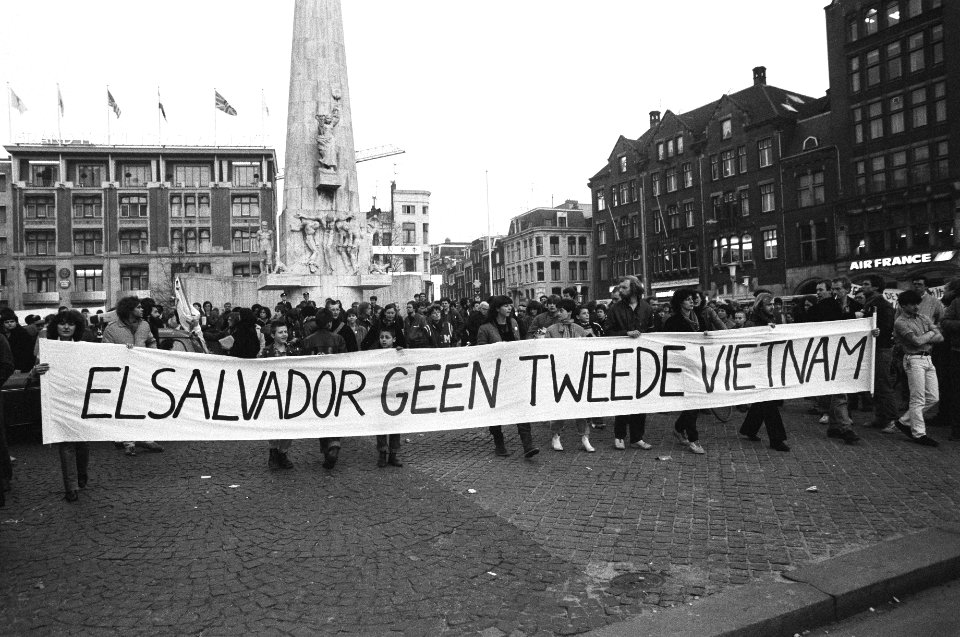Demonstratie in Amsterdam tegen situatie in El Salvador, Bestanddeelnr 932-0710