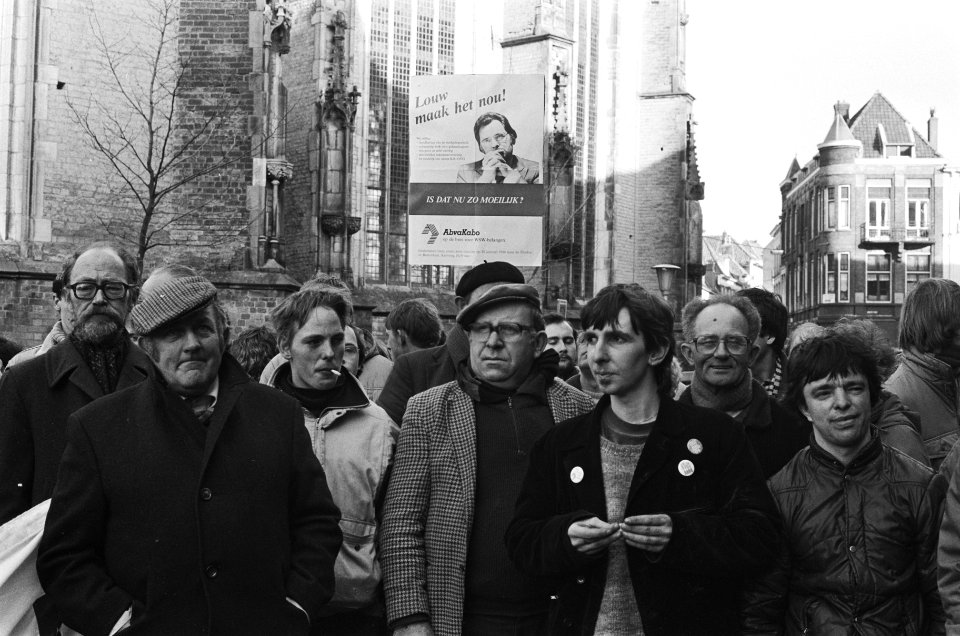 Demonstranten in Deventer op weg naar het gemeentehuis, Bestanddeelnr 933-5453
