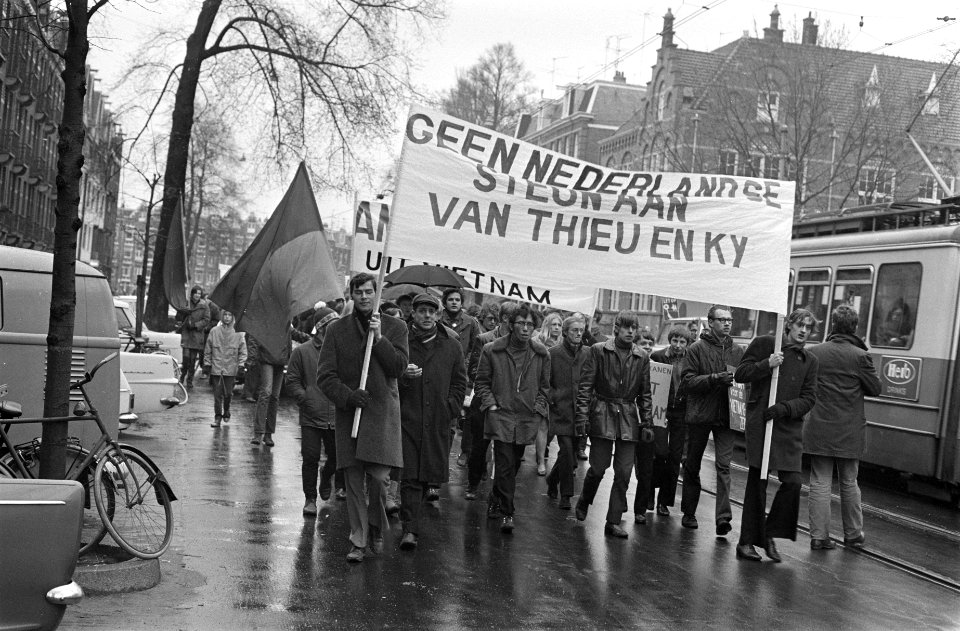 Demonstratie in Amsterdam in verband met Vietnam, Bestanddeelnr 922-2057