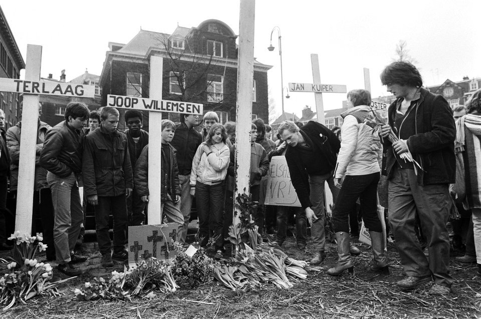 Demonstratie in Amsterdam in verband met de dood van 4 Ned. journalisten en de s, Bestanddeelnr 932-0526
