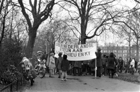 Demonstratie in Amsterdam in verband met Vietnam, Bestanddeelnr 922-2059
