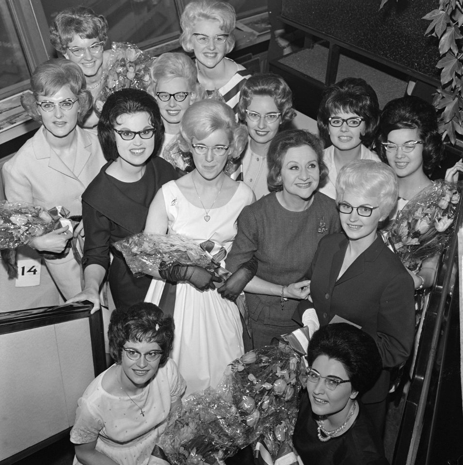 Demi finale Miss Bril verkiezing met Conny Stuart L Klekamp E Wijgand L Rugg, Bestanddeelnr 913-7824