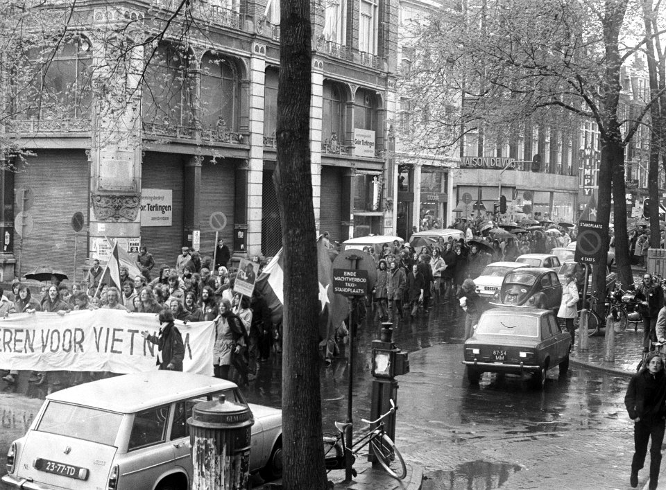 Demonstranten in Amsterdam, Bestanddeelnr 925-5656