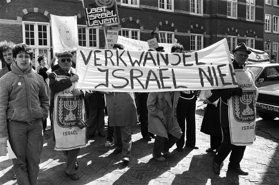 Demonstratie in Den Haag tegen contacten met de PLO, Bestanddeelnr 930-7836