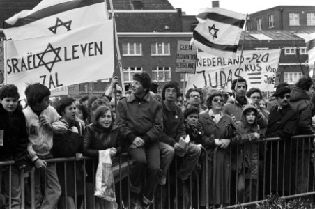 Demonstratie in Den Haag tegen contacten met de PLO, Bestanddeelnr 930-7837