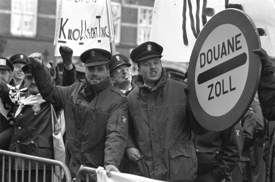 Demonstratie douanebeambten op het Binnenhof, Bestanddeelnr 934-3619