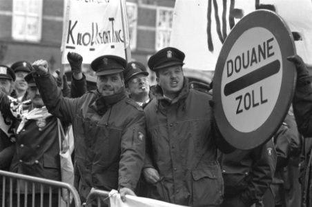 Demonstratie douanebeambten op het Binnenhof, Bestanddeelnr 934-3619