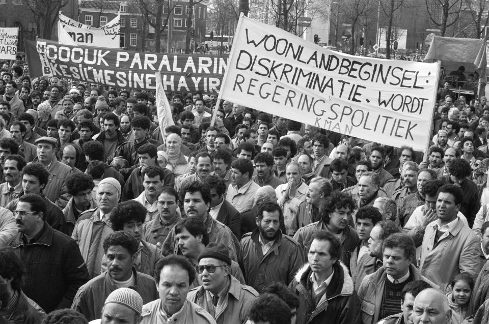Demonstratie in Amsterdam tegen woonlandbeginsel in de kinderbijslag, Bestanddeelnr 934-2188