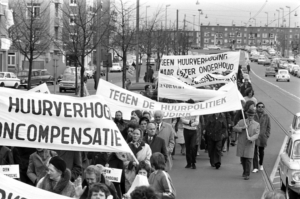 Demonstratie in Amsterdam tegen woningbouwbeleid en huurharmonisatie, Bestanddeelnr 925-5273