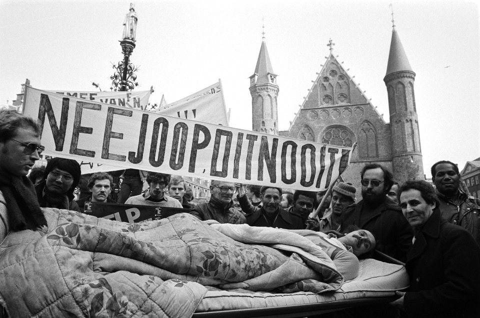 Demonstratie door personeel van vier staalbedrijven (eigendom Lubbers CDA) op Bi, Bestanddeelnr 931-9690