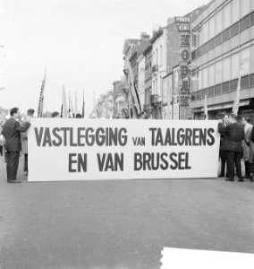 Demonstratie in Brussel. Borden met grieven, Bestanddeelnr 913-0858