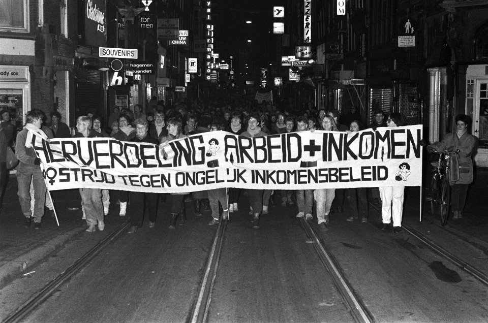 Demonstratie in Amsterdam rond thema arbeid en inkomen, Bestanddeelnr 933-5890