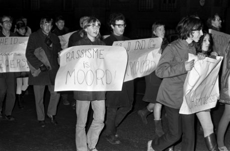 Demonstratie in Amsterdam naar aanleiding van moord op dr. Martin Luther King, Bestanddeelnr 921-2309