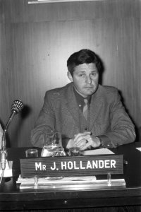 Democratiserings-congres in de RAI, nummer 20A Van Hilst (NKV), nummer 21A mr H, Bestanddeelnr 925-9656