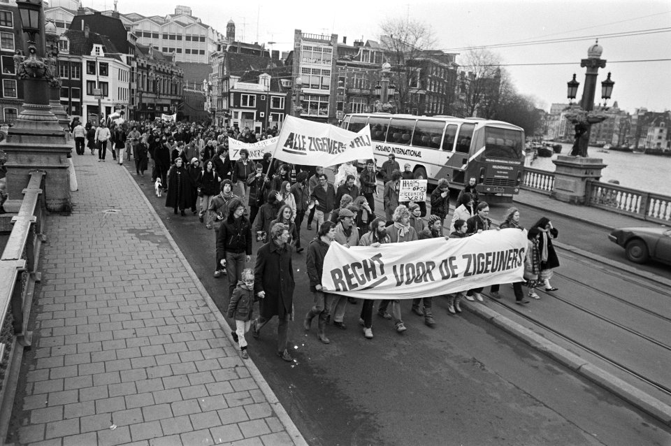 Demonstratie in Amsterdam tegen het beleid ten aanzien van zigeuners, Bestanddeelnr 931-2817