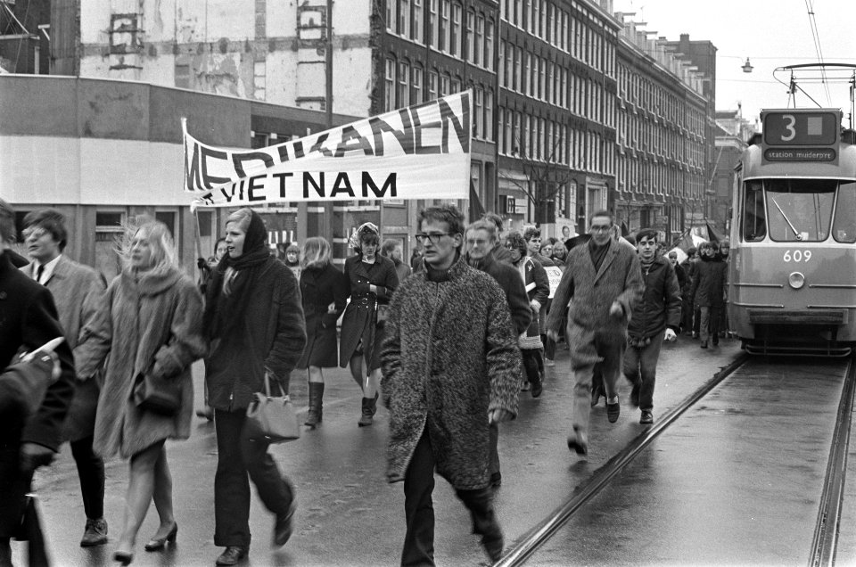 Demonstratie in Amsterdam in verband met Vietnam, Bestanddeelnr 922-2060