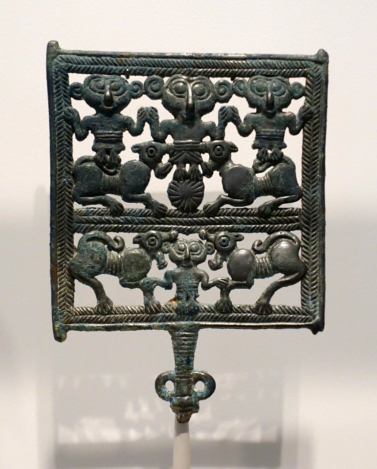 Demons and Felines, head of a large dress pin, Iran, Luristan, 10th-8th century BC, leaded bronze - Arthur M. Sackler Museum, Harvard University - DSC01577