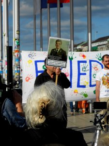 Demonstrant bei Monatgsdemo Juni 2014