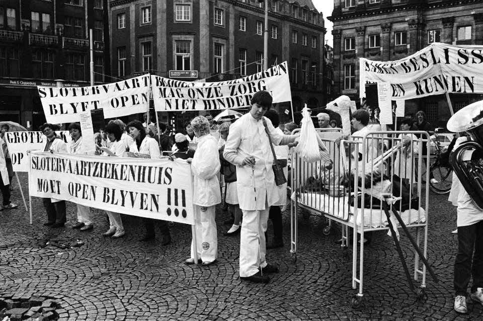 Demonstranten op de Dam, Bestanddeelnr 932-3571