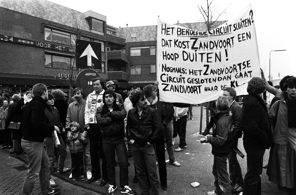 Demonstratie in Zandvoort voor het behoud van het circuit De demonstratie door Z, Bestanddeelnr 932-0073