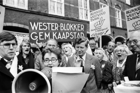 Demonstratie inwoners Blokker, Westwoud en Zwaag op Binnenhof voor vorming een g, Bestanddeelnr 929-5955