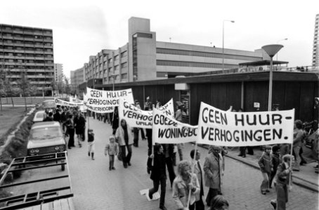 Demonstranten in de Bijlmermeer, Bestanddeelnr 927-9465 photo