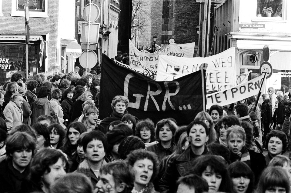 Demonstratie in Utrecht onder motto Vrouwen tegen porno, Bestanddeelnr 930-6409