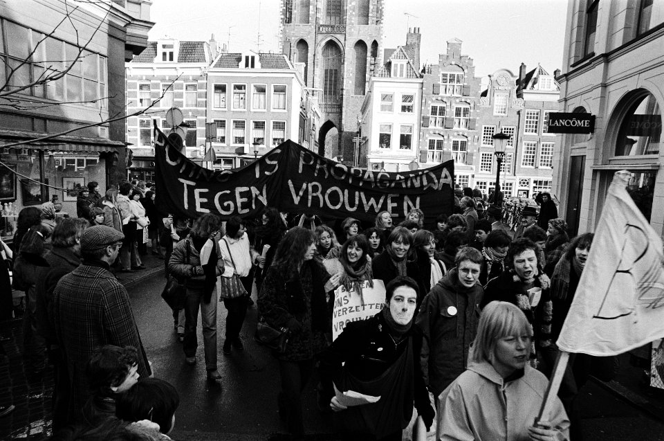 Demonstratie in Utrecht onder motto Vrouwen tegen porno, Bestanddeelnr 930-6406