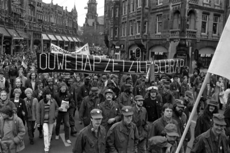 Demonstranten in de Raadhuisstraat, Bestanddeelnr 931-8161