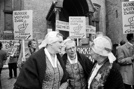 Demonstratie inwoners Blokker, Westwoud en Zwaag op Binnenhof voor vorming een g, Bestanddeelnr 929-5956