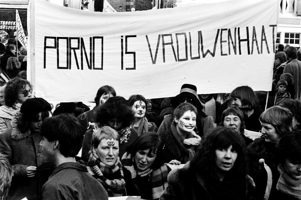 Demonstratie in Utrecht onder motto Vrouwen tegen porno, Bestanddeelnr 930-6407