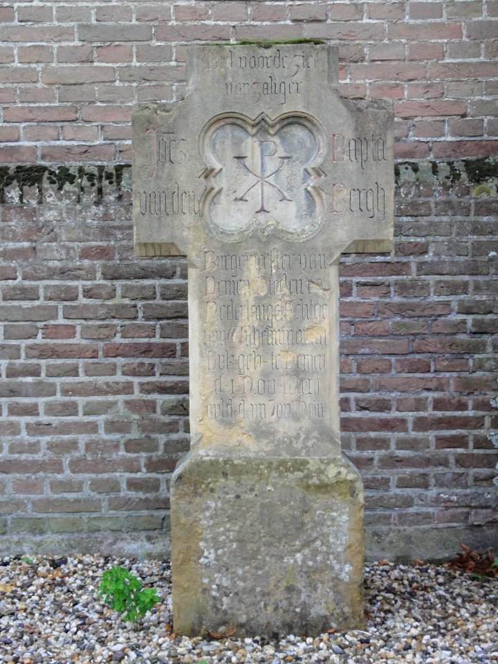 Demen Rijksmonument 518205 grafkruis JB vd Bergh