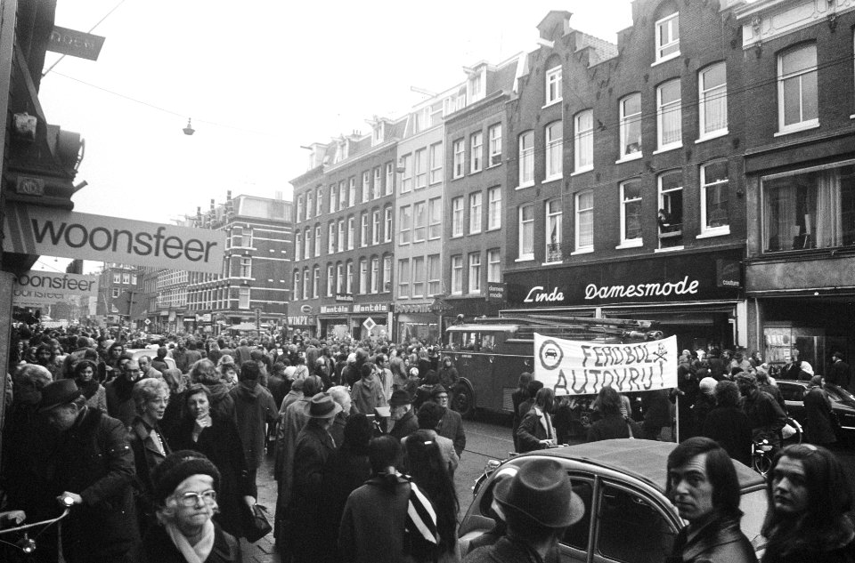 Demonstranten met spandoeken, Bestanddeelnr 926-9344