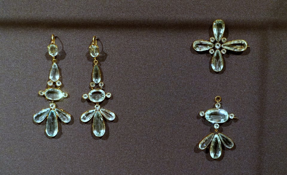 Demi-parure, England, c. 1820, aquamarine, gold - Peabody Essex Museum - DSC07628