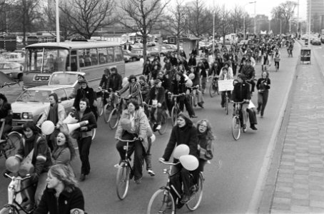 Demonstranten op de fiets, Bestanddeelnr 930-1938