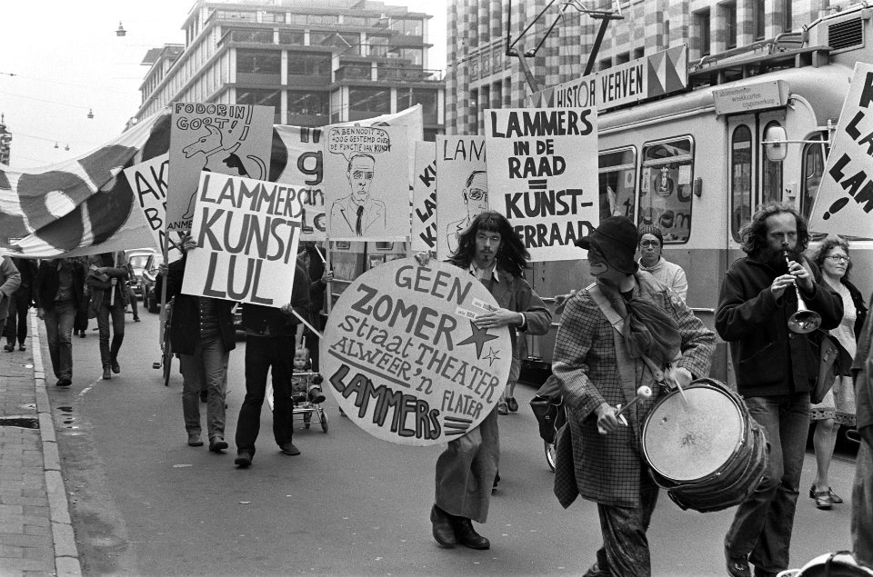 Demonstratie BBK tegen Lammers ivm beleid Fodormuseum demonstranten, Bestanddeelnr 927-2092