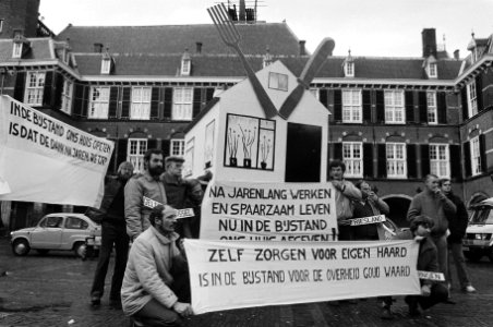 Demonstranten met eigen huis, Bestanddeelnr 932-4444