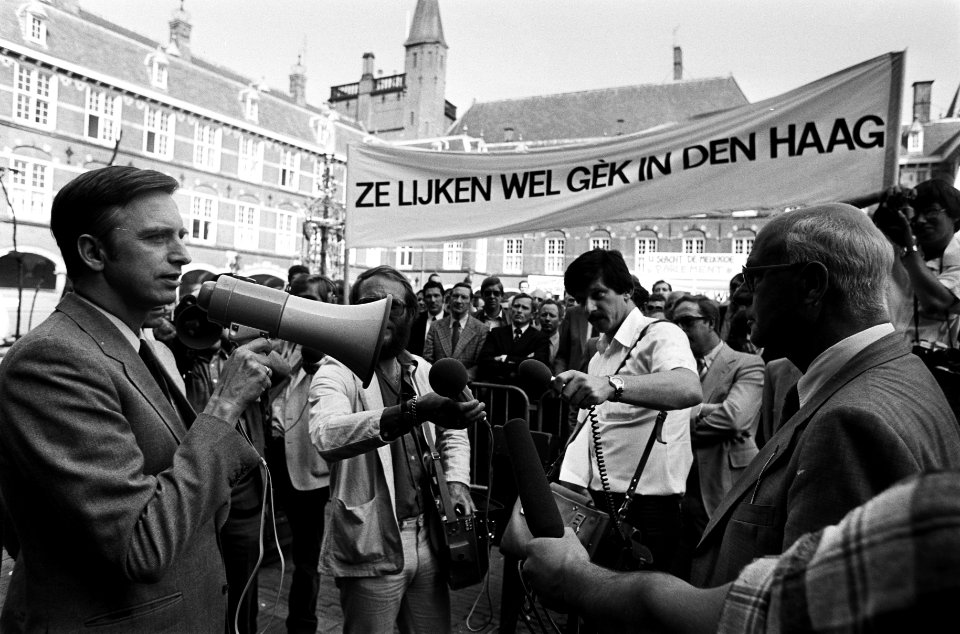 Demonstratie leden Bovag tegen hoger wordende autokosten Binnenhof l orz Dolman, Bestanddeelnr 930-8647