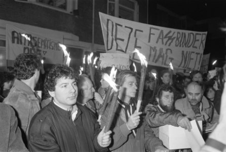 Demonstratie in Rotterdam tegen opvoering Fassbinders het vuil, de stad en de d, Bestanddeelnr 934-1316