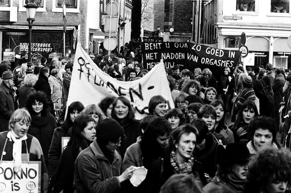Demonstratie in Utrecht onder motto Vrouwen tegen porno, Bestanddeelnr 930-6408