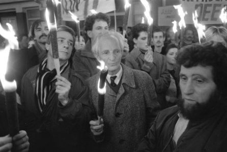 Demonstratie in Rotterdam tegen opvoering Fassbinders het vuil, de stad en de d, Bestanddeelnr 934-1318