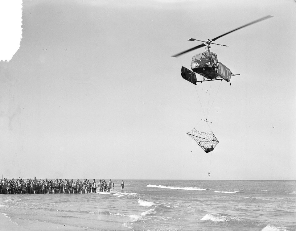 Demonstratie helicopter met reddingsnet Scheveningen, Bestanddeelnr 907-2935